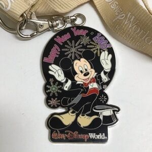 NEW Disney Parks 2005 Mickey Mouse Happy New Year Pin & Lanyard SET 3000 Made